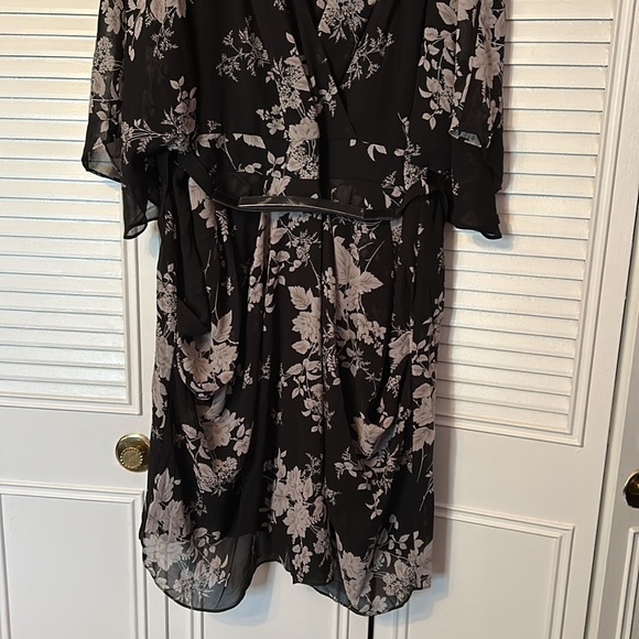 City Chic Women Plus Size V Necked plus size Dress mini bouquet Belt Sz XL 22 - Picture 5 of 13